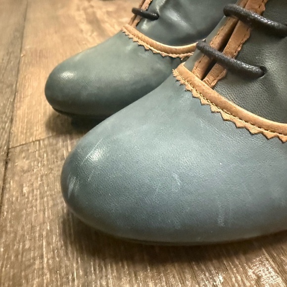 Miz Mooz NWOT size 9M  Blue and Tan Heels very preppy, Victorian, never worn - Picture 5 of 14